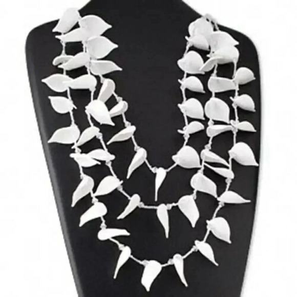 Mod White Triple Strand Twisted Leaf Statement Necklace - Picture 1 of 1